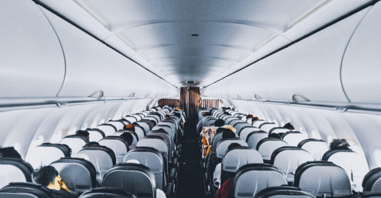 por qué se taponan los oídos en el avión